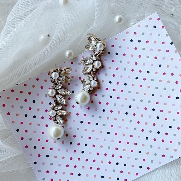 haveit.wearit.loveit Jewelry - Bridal Pearl Drop Statement Earrings